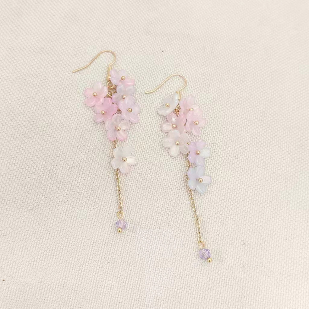 Zarte handwerkliche Ohrring