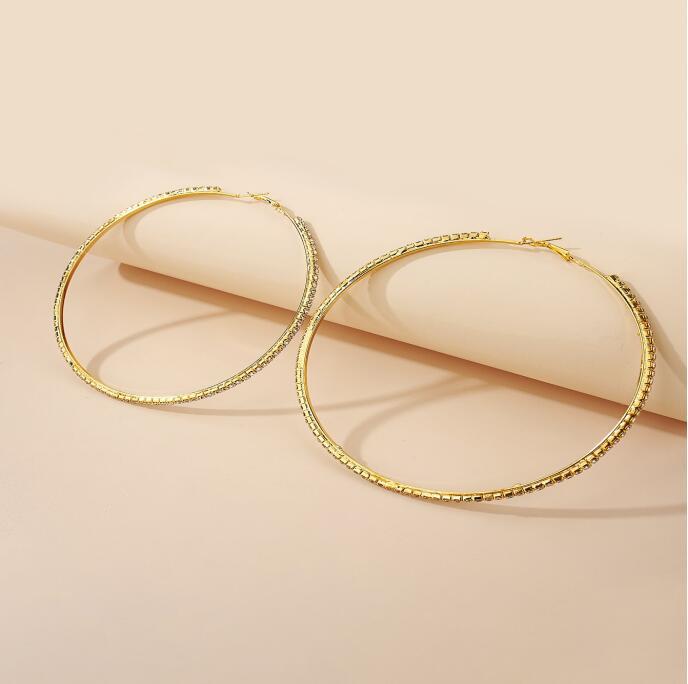 Zarte handwerkliche Ohrring