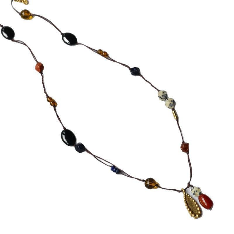 Zarte handwerkliche Halskette