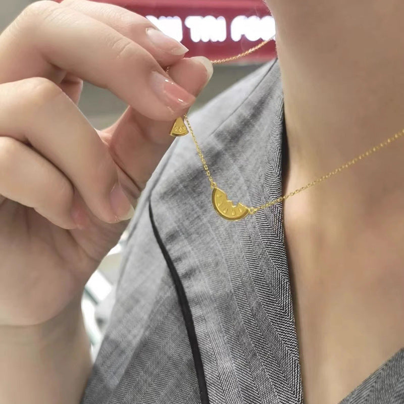 Schöne Gold Halskette mit einzigartigem Stil