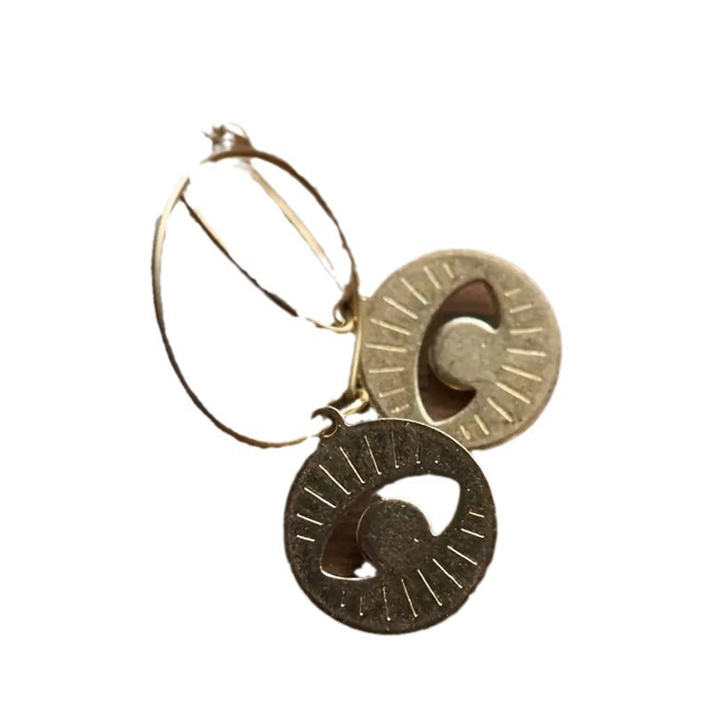 Zarte handwerkliche Ohrring