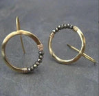 Zarte handwerkliche Ohrring