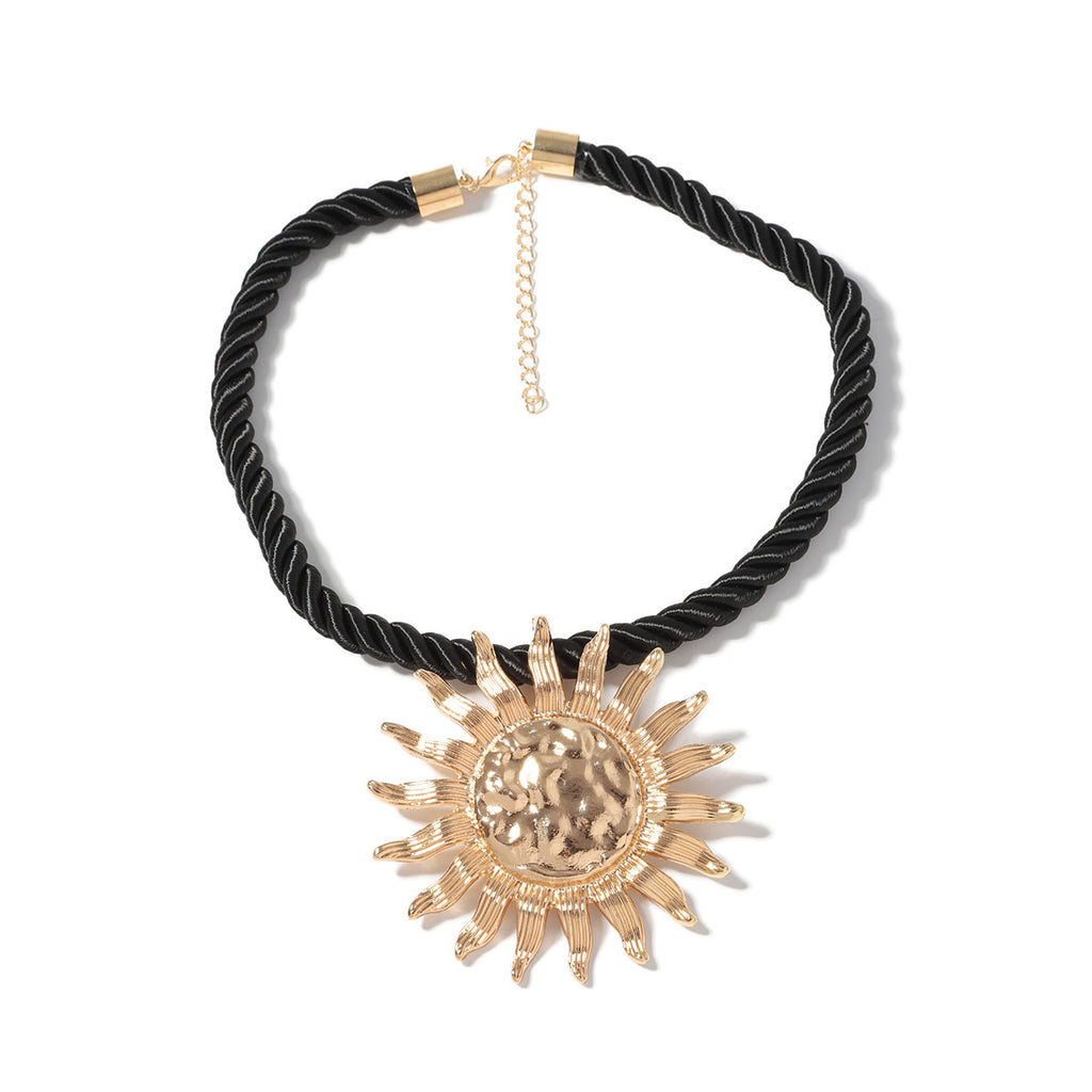 Zarte handwerkliche Halskette