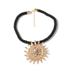 Zarte handwerkliche Halskette