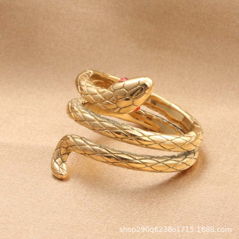 Zarte handwerkliche Ring