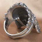 Zarte handwerkliche Ring