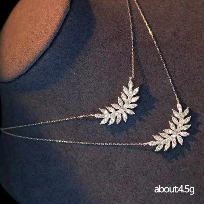 Zarte handwerkliche Halskette