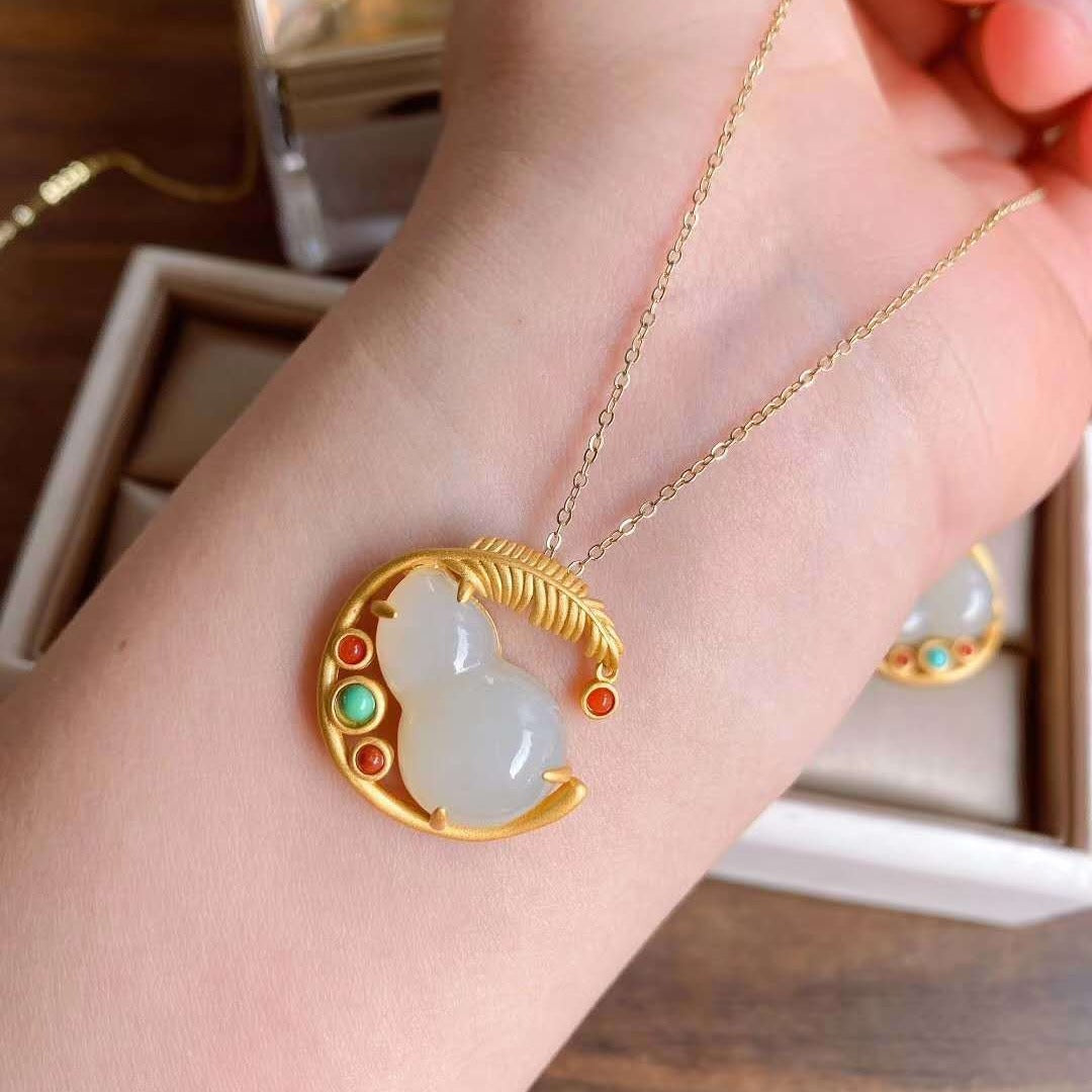 Schöne Halskette mit einzigartigem Stil