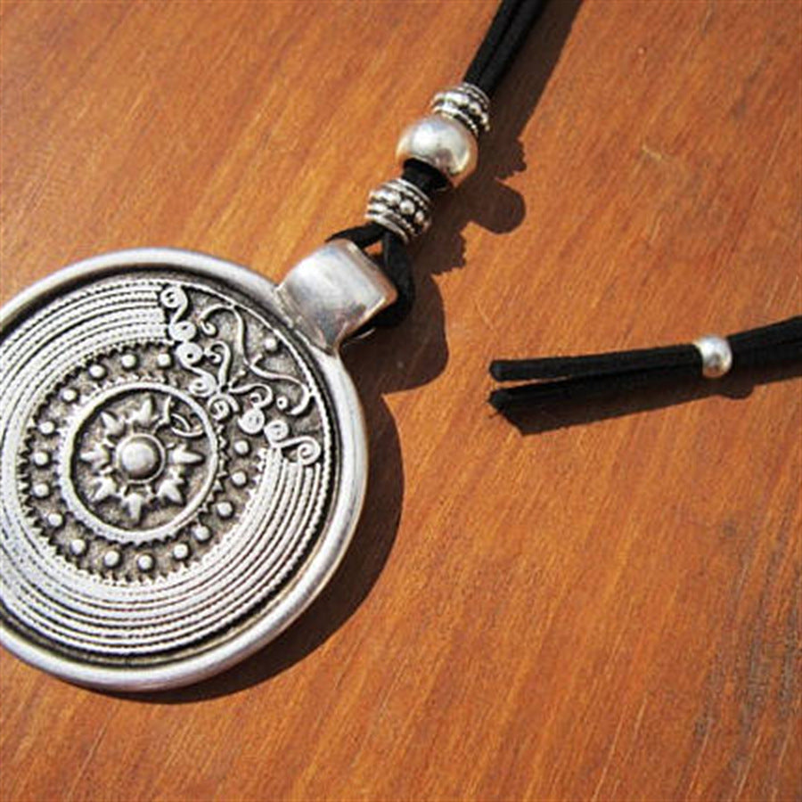 Schöne Halskette mit einzigartigem Stil