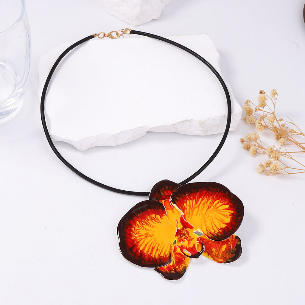 Schöne Halskette mit einzigartigem Stil