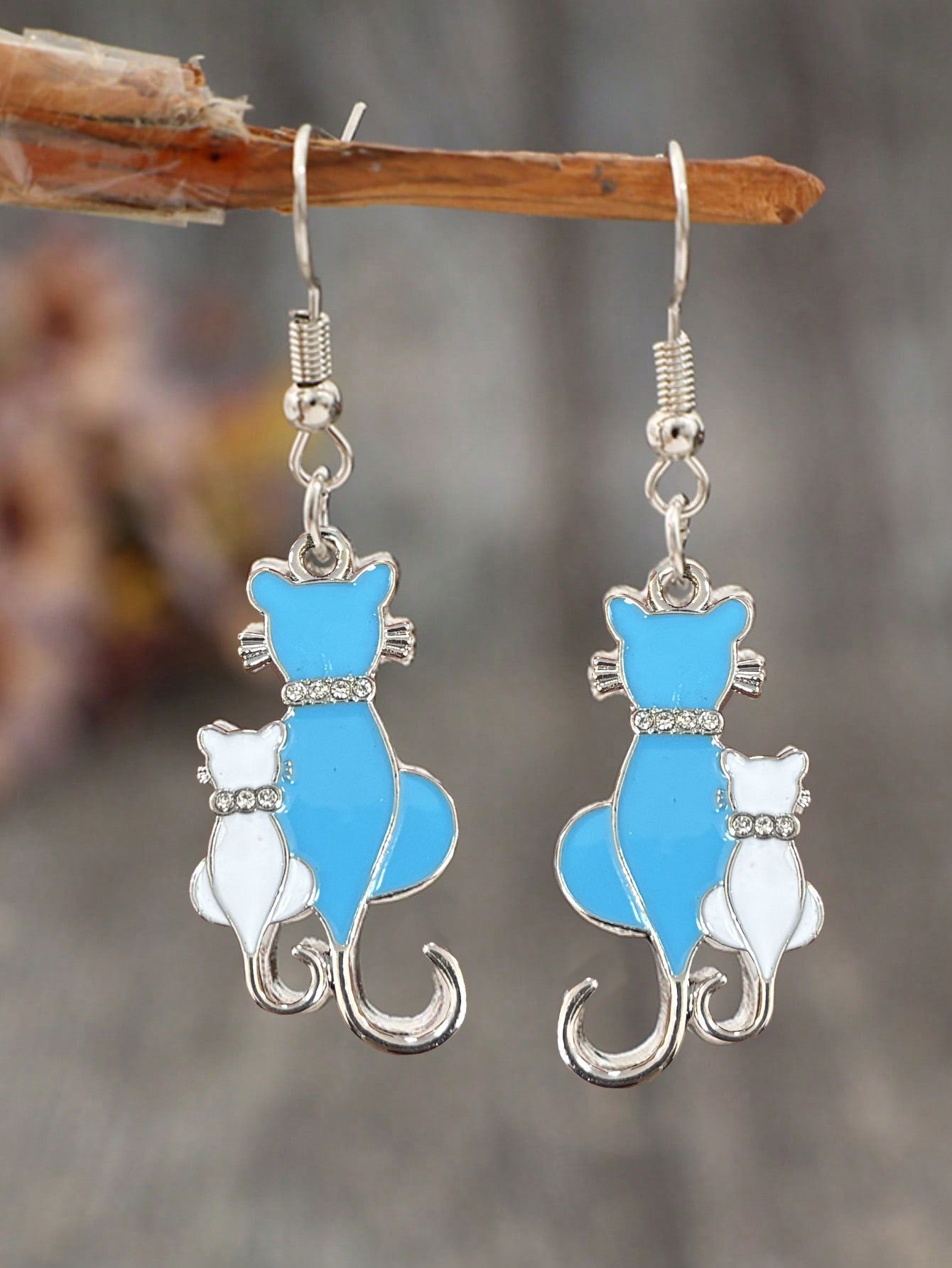 Zarte handwerkliche Ohrring