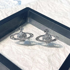 Zarte handwerkliche Ohrring