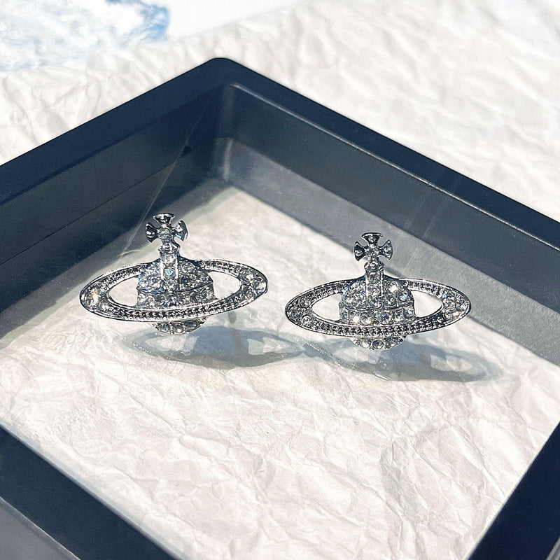 Zarte handwerkliche Ohrring