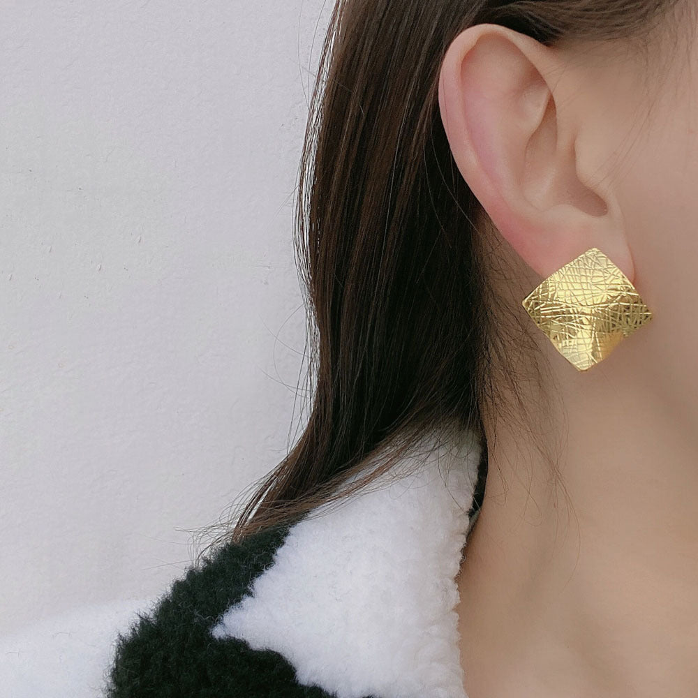 Atemberaubende Ohrring für den Alltag