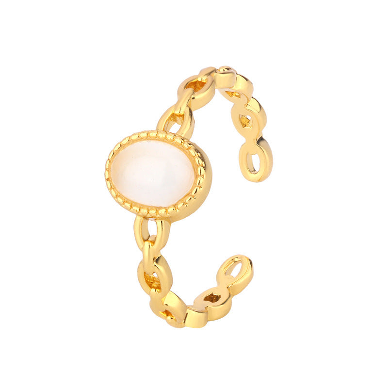 Zarte handwerkliche Ring