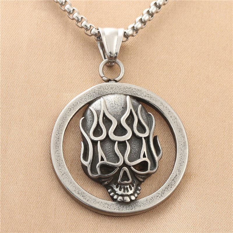 Schöne Halskette mit einzigartigem Stil