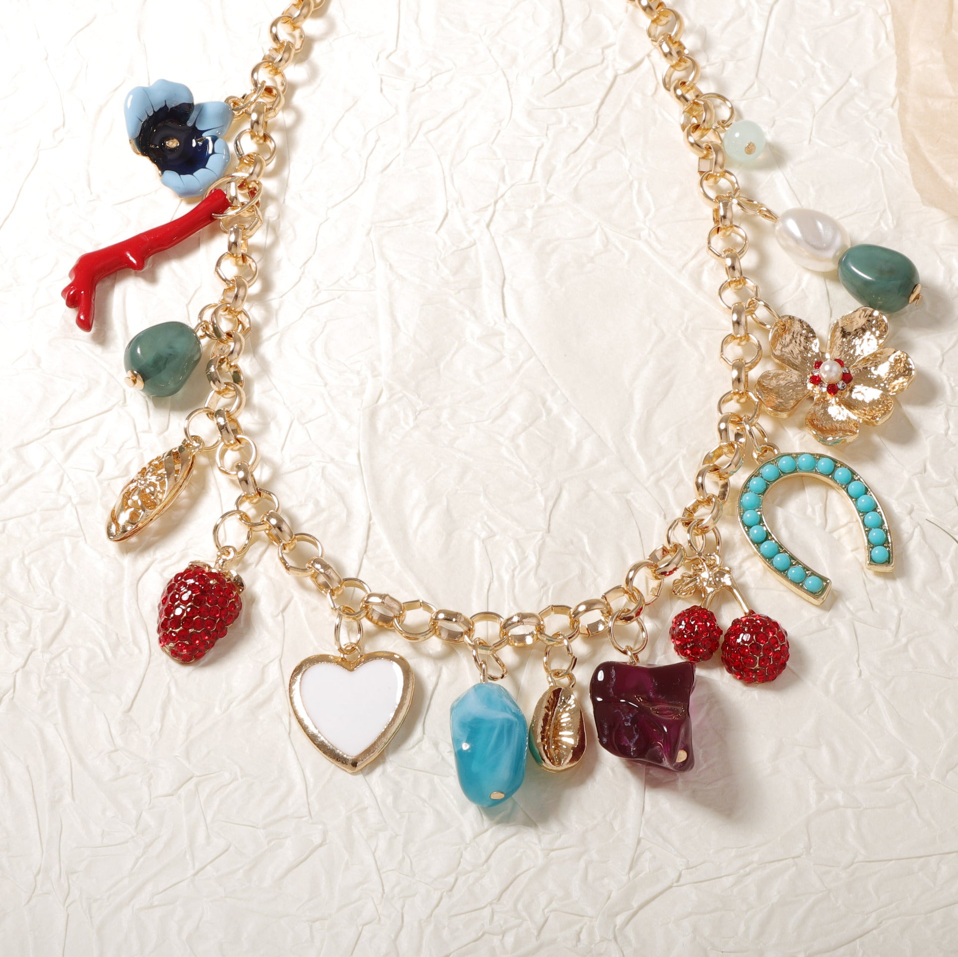 Zarte handwerkliche Halskette