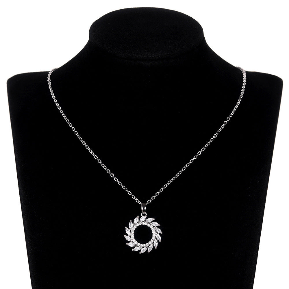 Zarte handwerkliche Halskette