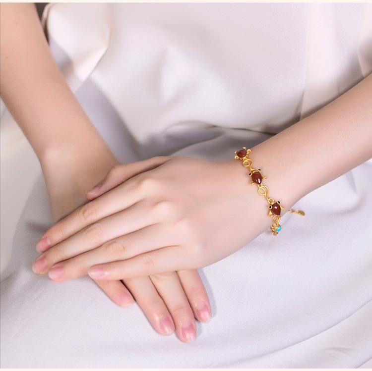 Klassische Gold Armband mit zeitloser Eleganz