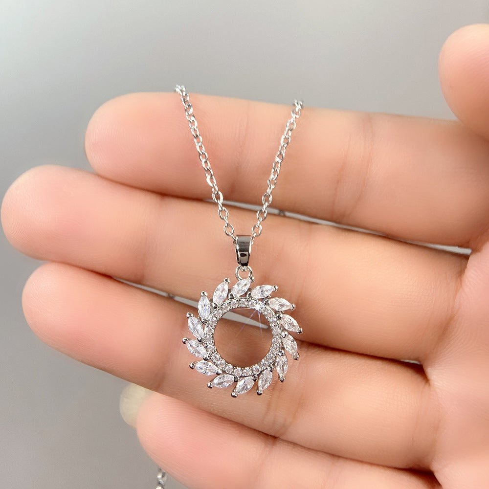 Zarte handwerkliche Halskette