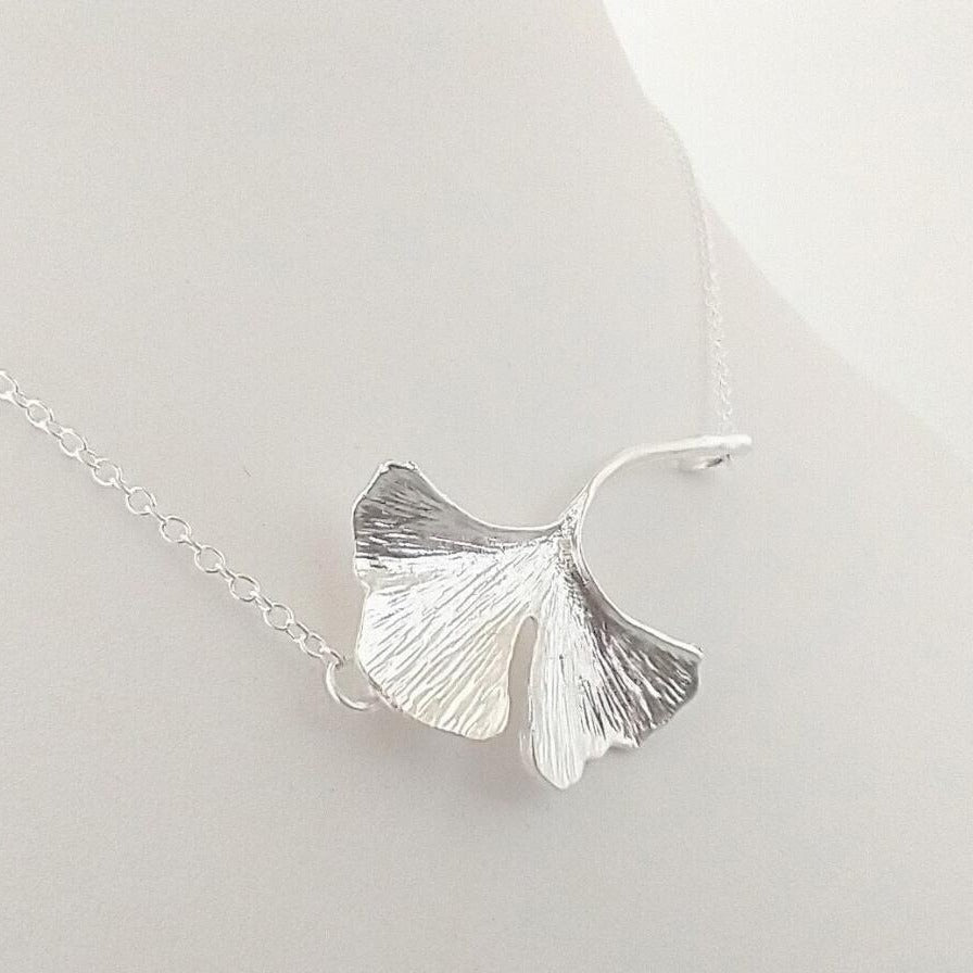 Zarte handwerkliche Halskette