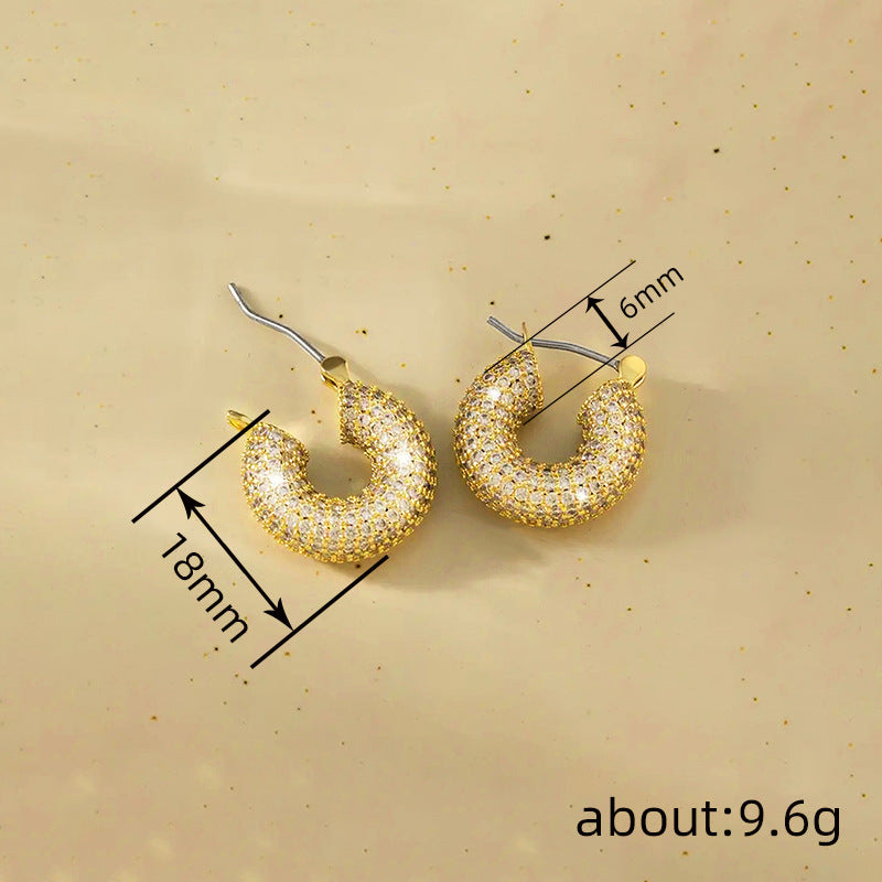 Atemberaubende Ohrring für den Alltag