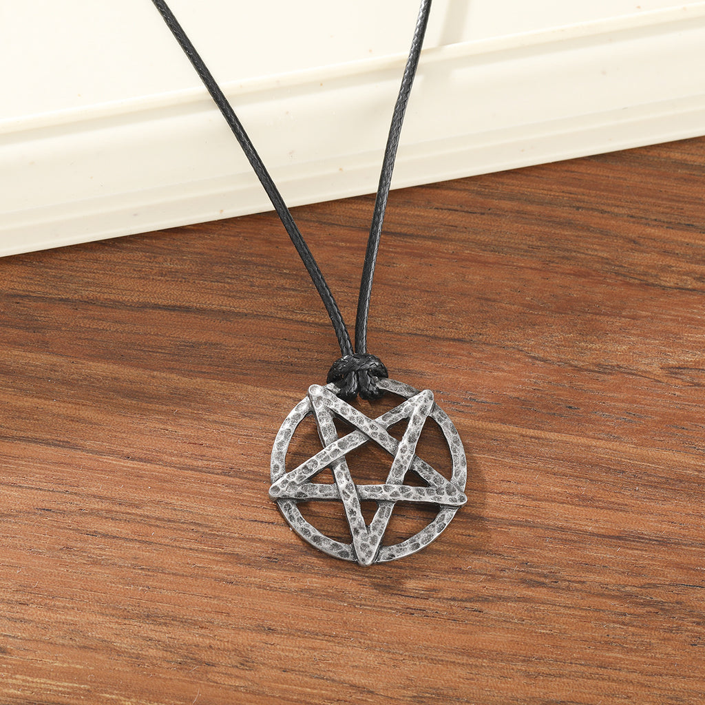 Schöne Halskette mit einzigartigem Stil