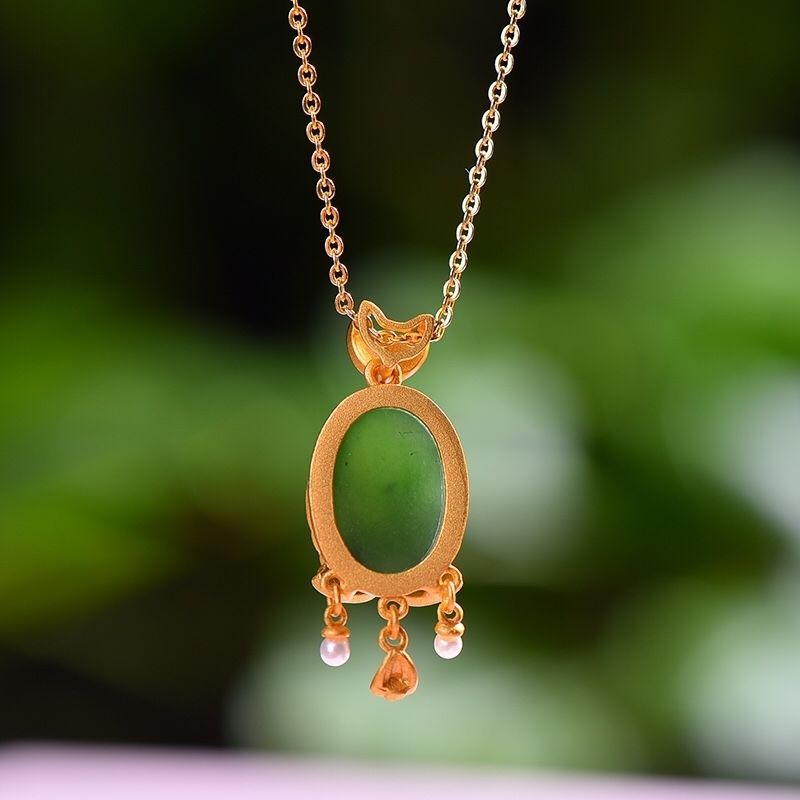 Schöne Halskette mit einzigartigem Stil