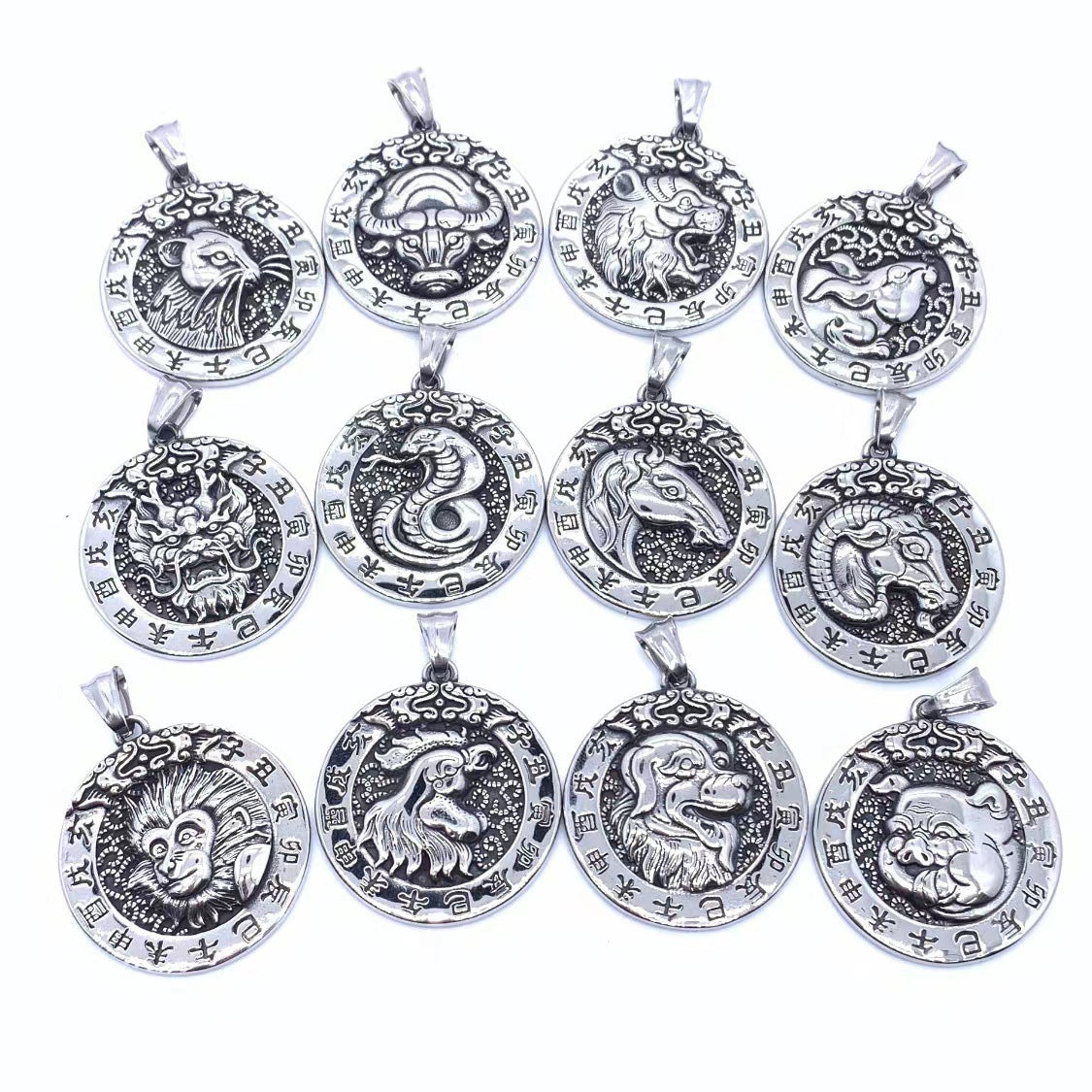 Schöne Halskette mit einzigartigem Stil