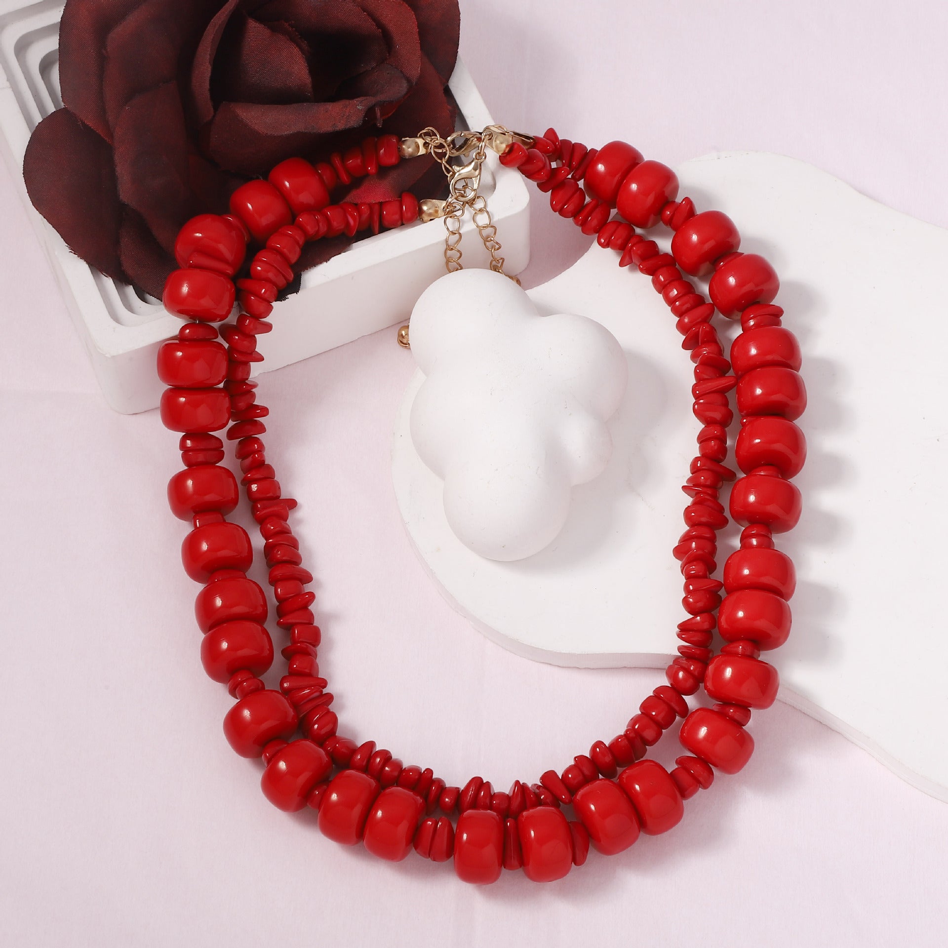 Schöne Halskette mit einzigartigem Stil