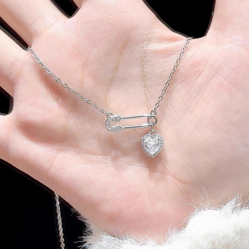 Schöne Halskette mit einzigartigem Stil