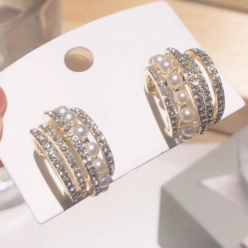 Atemberaubende Ohrring für den Alltag