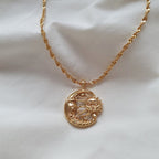 Zarte handwerkliche Halskette