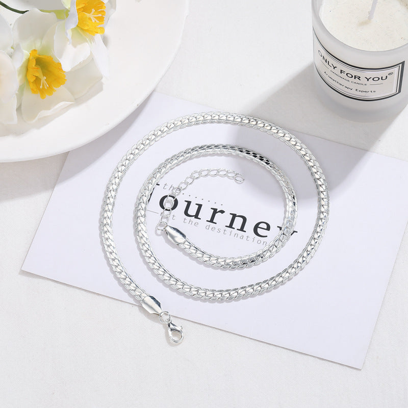 Zarte handwerkliche Halskette