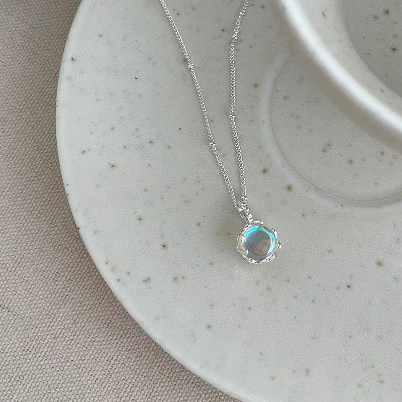 Schöne Halskette mit einzigartigem Stil