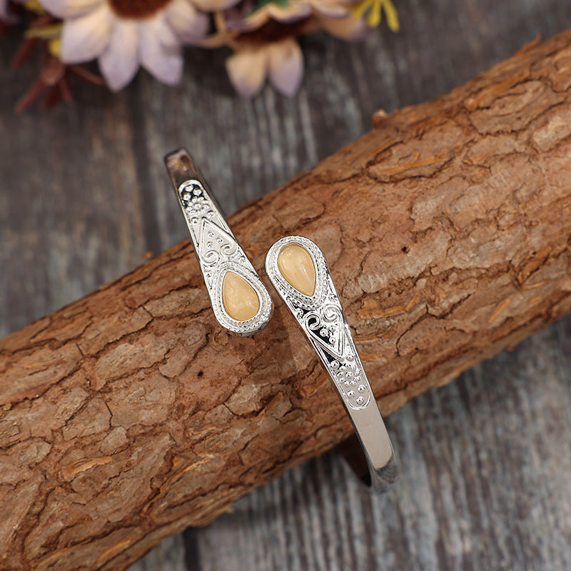 Schöne Armband mit einzigartigem Stil