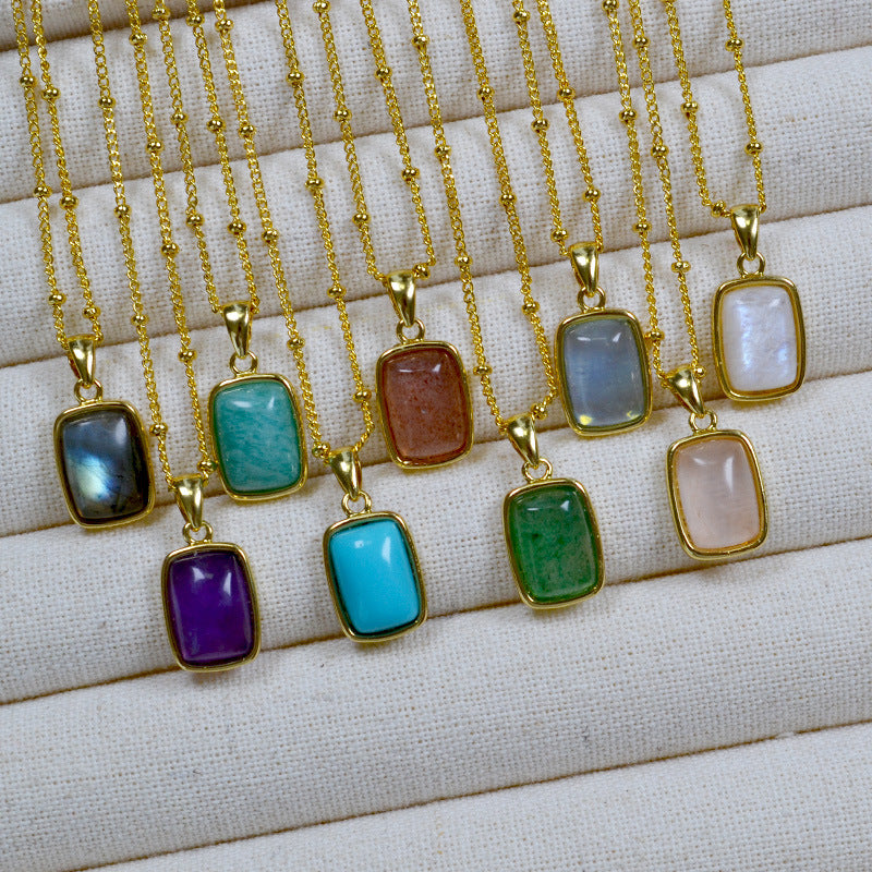 Schöne Gold Halskette mit einzigartigem Stil