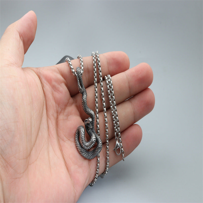 Zarte handwerkliche Halskette