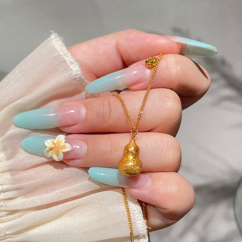 Schöne Halskette mit einzigartigem Stil