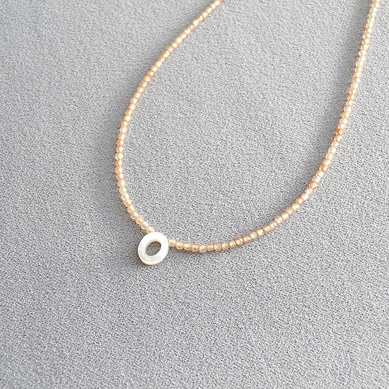 Schöne Halskette mit einzigartigem Stil