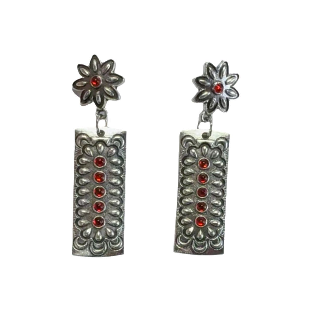 Zarte handwerkliche Ohrring