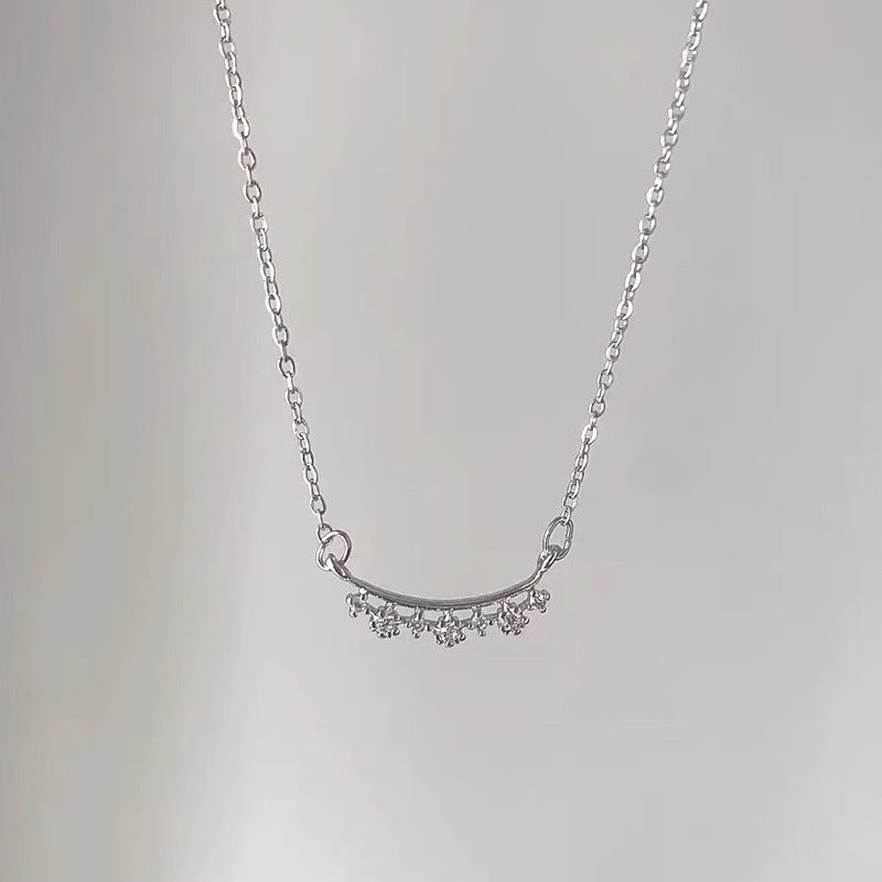 Zarte handwerkliche Halskette