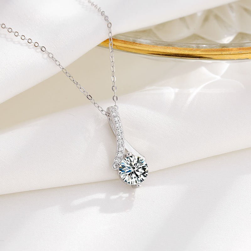 Schöne Halskette mit einzigartigem Stil