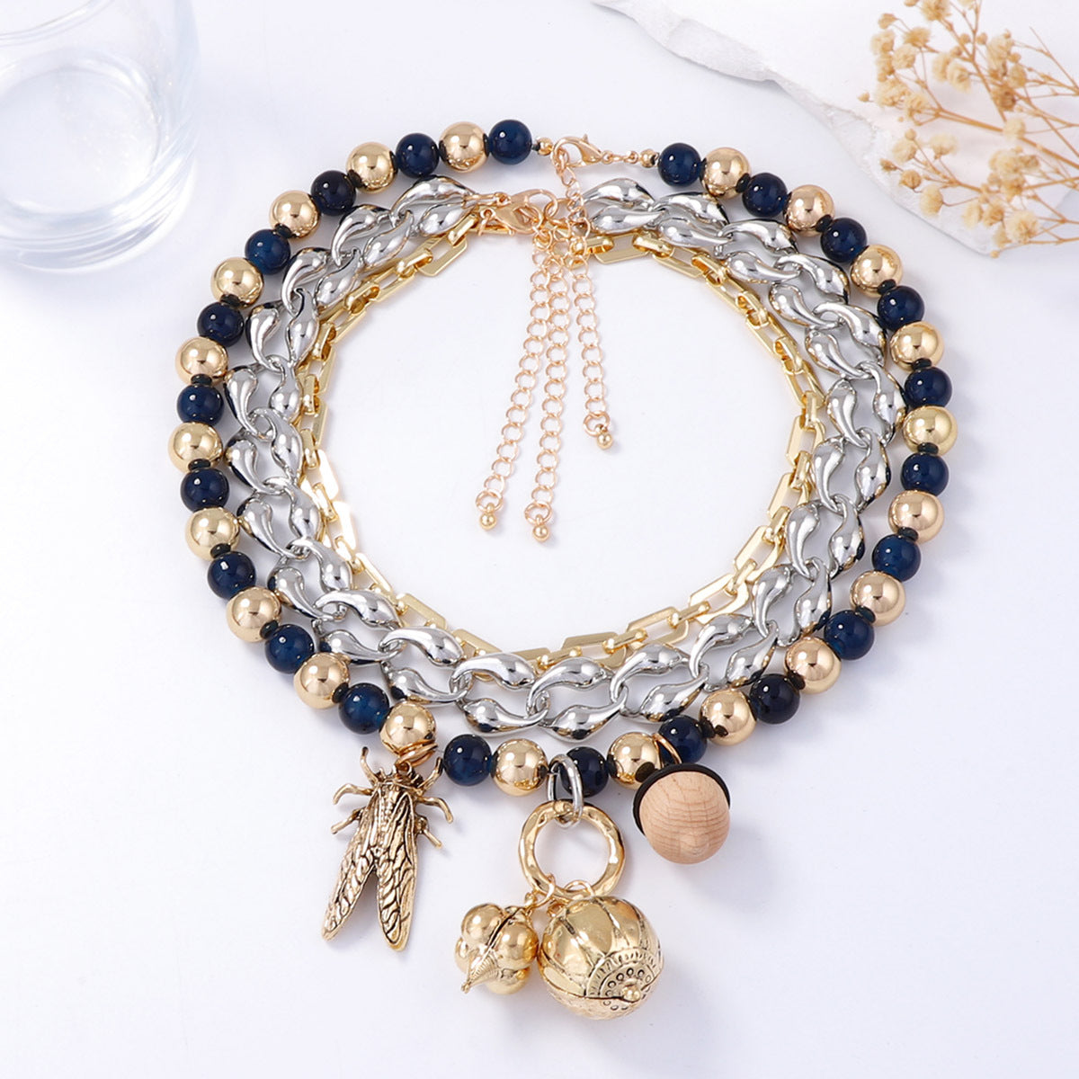 Schöne Halskette mit einzigartigem Stil