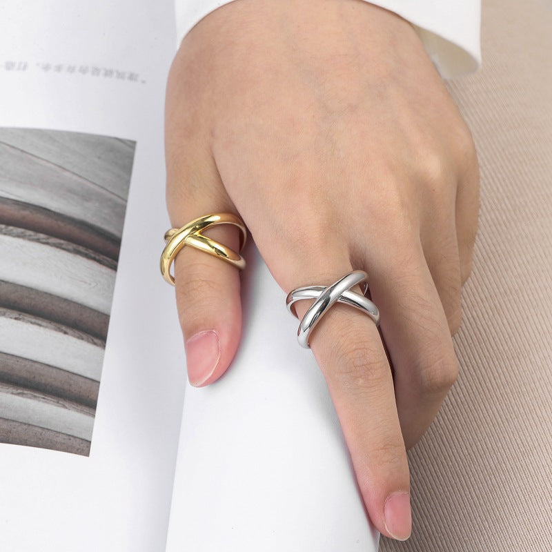 Zarte handwerkliche Ring