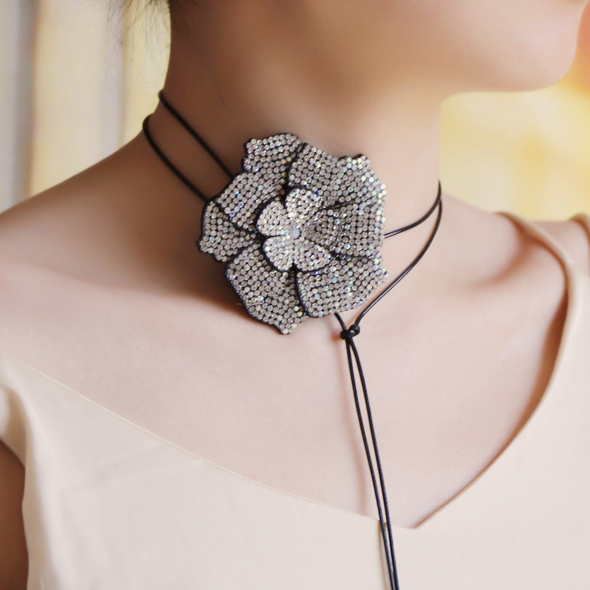 Zarte handwerkliche Halskette