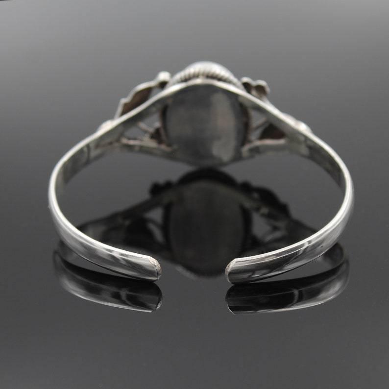 Schöne Armband mit einzigartigem Stil