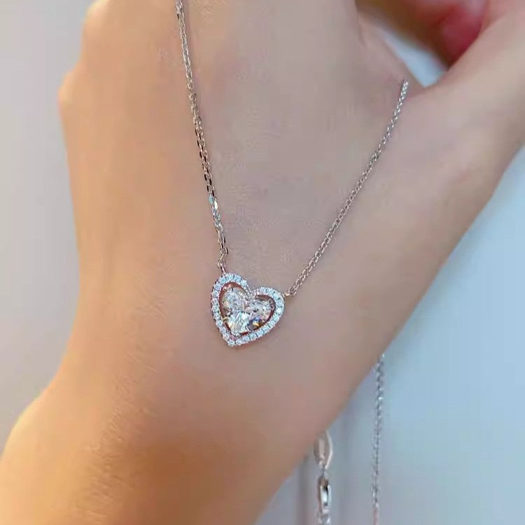 Zarte handwerkliche Halskette