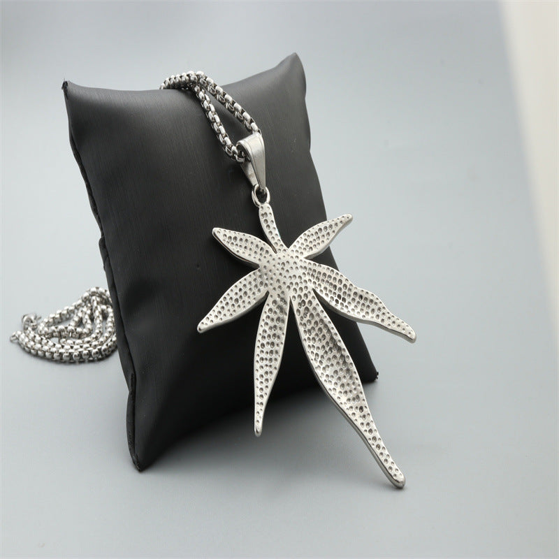 Zarte handwerkliche Halskette