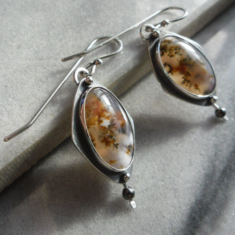 Zarte handwerkliche Ohrring